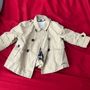 Beautiful burberry trench coat for toddler 100%authentic